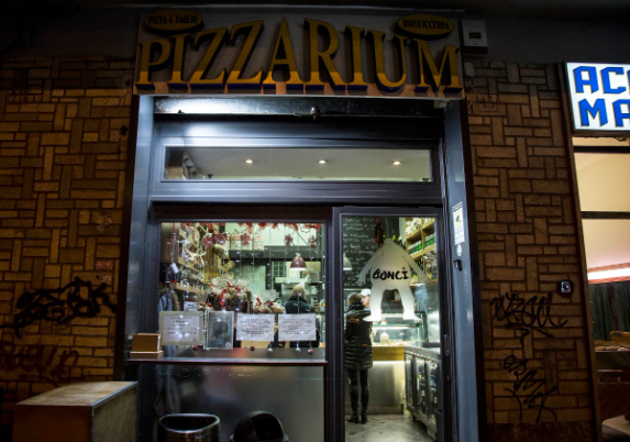 Pizzarium Bonci Rome, pizza al taglio accessible PMR